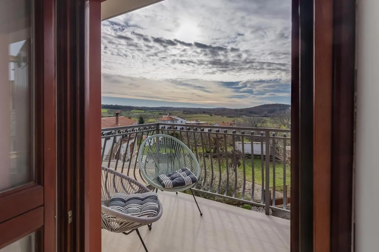 Apartment Nini With Balcony location