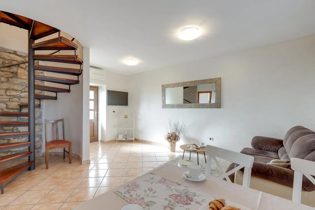 Apartment Nini With Balcony Dracevac 0*,  Croatia