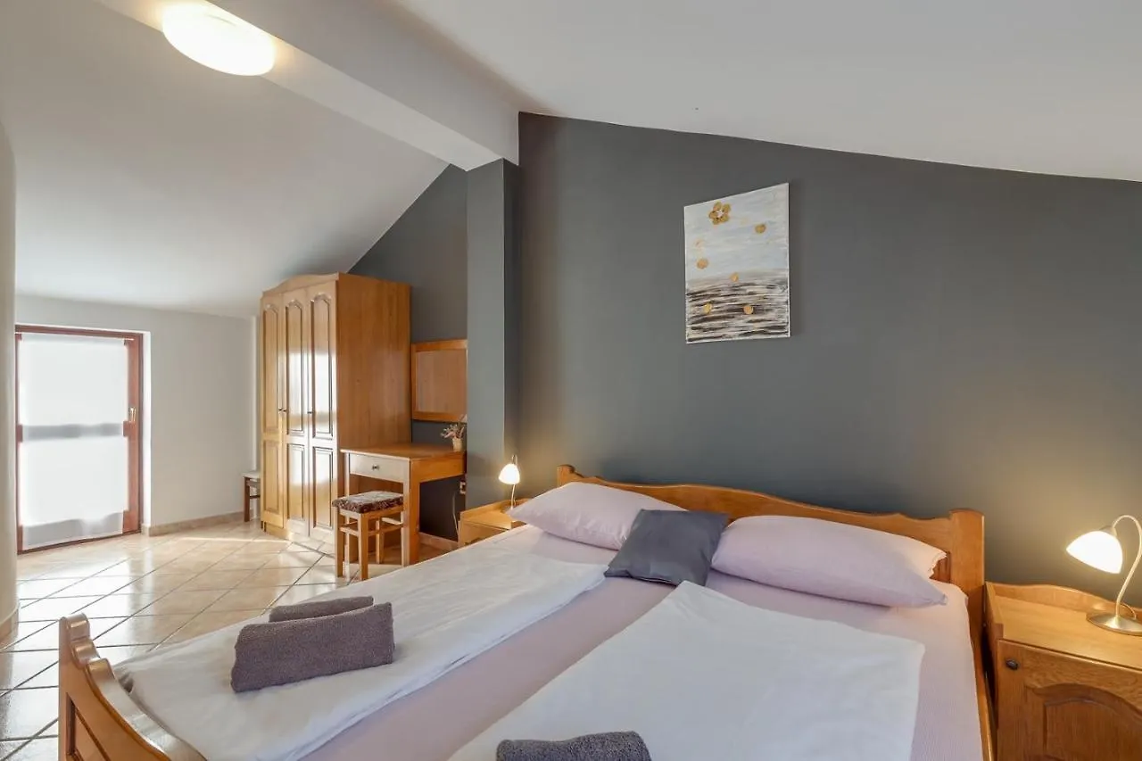 Apartment Nini With Balcony Dracevac Croatia
